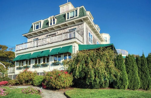 Jamestown Condo | 1 Bedroom Suite w/Kitchenette, Sleeps 4, 10 min from Newport, at Voyager Inn!