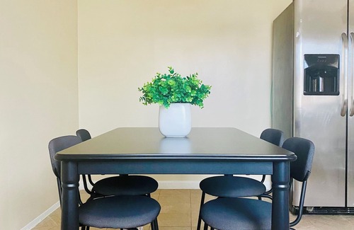 Laurel House | 1 Bedroom Terrace view Quiet Neighborhood shared bathroom living room,kitchen #4