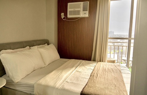 Kapitolyo Condo | 1-Bedroom Unit w/Balcony