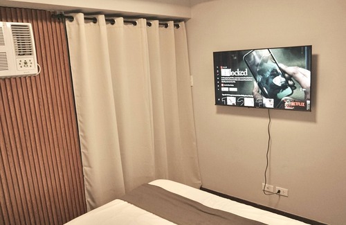 Kapitolyo Condo | 1-Bedroom Unit w/Balcony