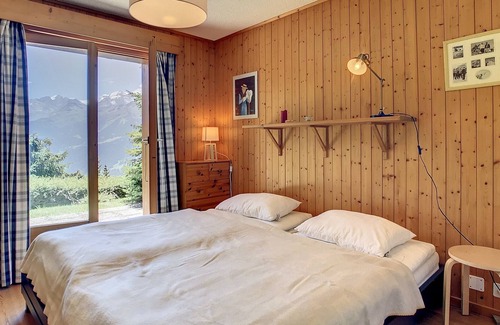 Verbier Ski Chalet | 1 Bedroom with 2 beds 1 Bedroom with bank beds South balcony + south terrace 1 Garage + 2