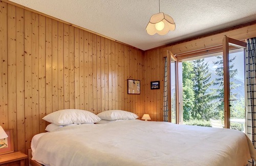 Verbier Ski Chalet | 1 Bedroom with 2 beds 1 Bedroom with bank beds South balcony + south terrace 1 Garage + 2