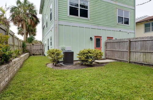 Jacksonville Beach House | ★1 blk from beach | perfect for groups/families★