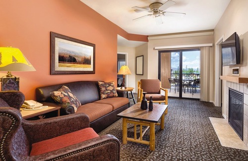 West Yellowstone Condo | 1 Block from West Yellowstone Entrance! 2 Bed/2 Bath Condo ~Pool~Hot Tub~Gym