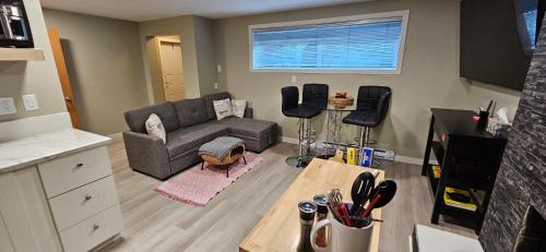 South Central Apartment | 1 block to Kelowna General Hospital 2 blocks to Beach 1km to OUC 1km to Downtown Kelowna 20min to YLW