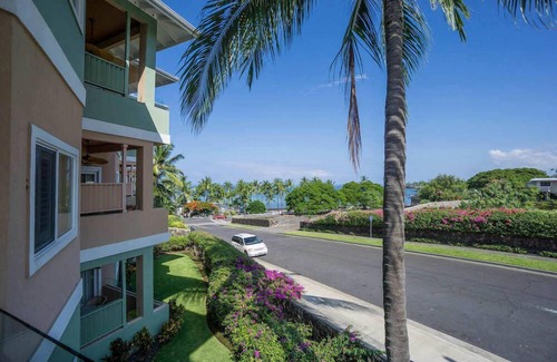 Kahaluu Bay Condo | 1 BR/2 BA Kona Coast Oceanfront Villa w/Private Lanai | Walk to Beach
