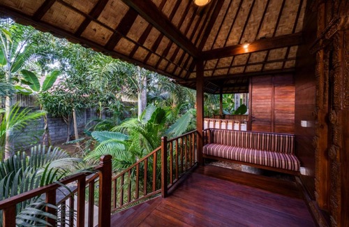 Mushroom Bay Cottage | 1 BR Balinese Wooden Cottage Near Mushroom Beach Nusa Lembongan