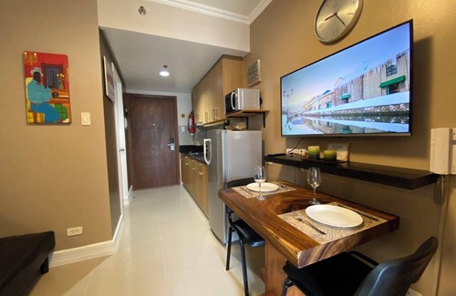Barangay 76 Condo | 1 BR Fully Furnished Condo across MOA w/Pool and Parking - Shell A - Unit 1131