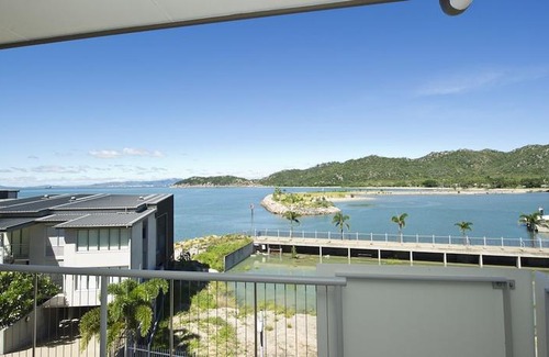 Nelly Bay Apartment | 1 Bright Point Apartment 1402