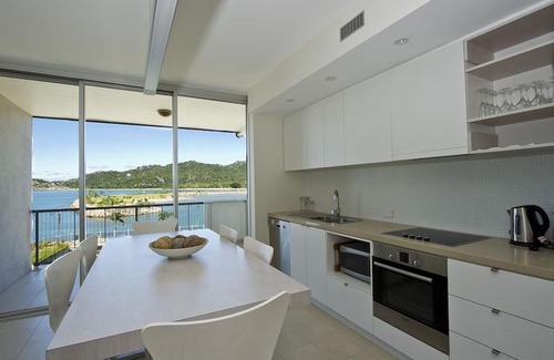 Nelly Bay Apartment | 1 Bright Point Apartment 1402