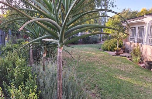 Oudtshoorn House | 1 CAMDEBO