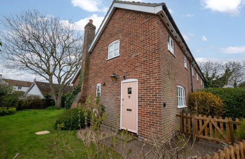 Friston House | 1 Chequers Row - Two Bedroom House, Sleeps 4