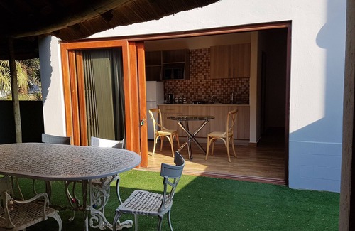 Greater Johannesburg Metropolitan Area Apartment | 1 Deluxe Ground Unit with double bed huge TV+ private garden