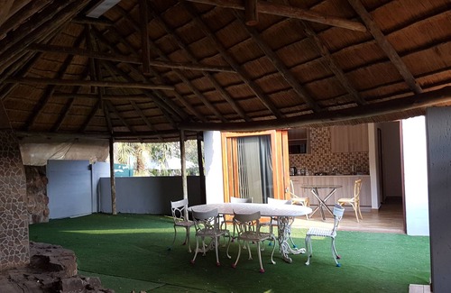 Greater Johannesburg Metropolitan Area Apartment | 1 Deluxe Ground Unit with double bed huge TV+ private garden