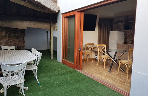 Greater Johannesburg Metropolitan Area Apartment | 1 Deluxe Ground Unit with double bed huge TV+ private garden