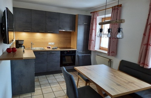 Reit im Winkl Apartment | 1) Drei-Raum-Ferienwohnung 52qm, bis zu 5 Personen, Dusche/WC, 2 Extra-Schlafzimmer, Küche, Balkon
