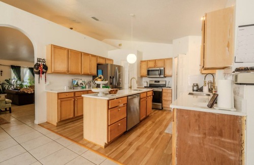 Plymouth House | 1 Flint and Kingscrest, LLC - Apopka