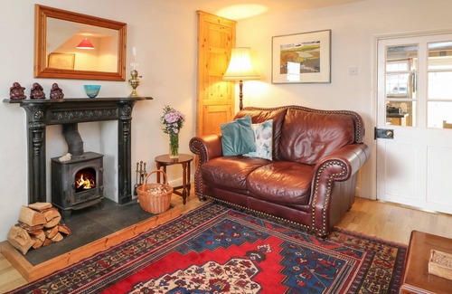 Drewsteignton Cottage | 1 HILLMORHAYES, pet friendly, with open fire in Drewsteignton