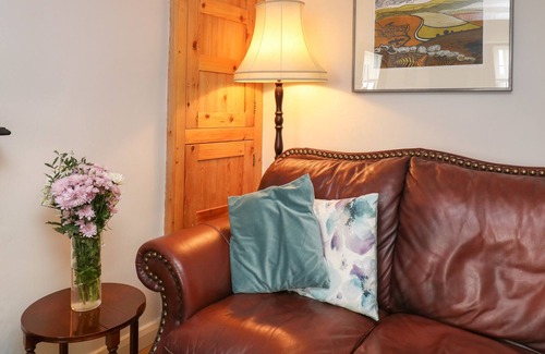 Drewsteignton Cottage | 1 HILLMORHAYES, pet friendly, with open fire in Drewsteignton
