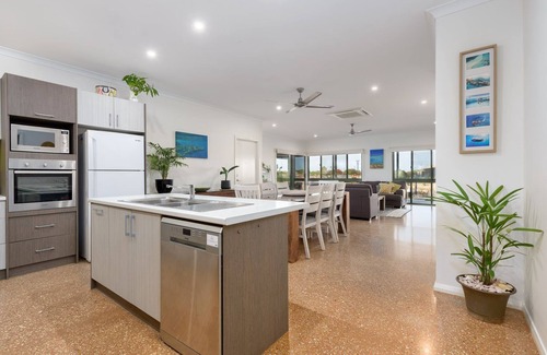 Exmouth House | 1 Kestrel Place - Beautiful Pet-Friendly Marina Home with a Private Jetty