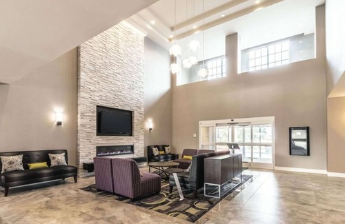 Arlington Hotel | 1 King Bed and 1 Full Bed, Deluxe Room, La Quinta Inn, Free Bkf near AT&T Std