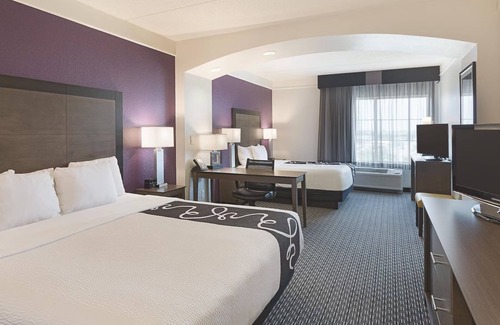 Arlington Hotel | 1 King Bed and 1 Full Bed, Deluxe Room, La Quinta Inn, Free Bkf near AT&T Std