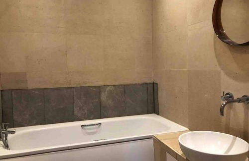 Askew Apartment | 1 Large Bedroom Flat , Shepherds Bush