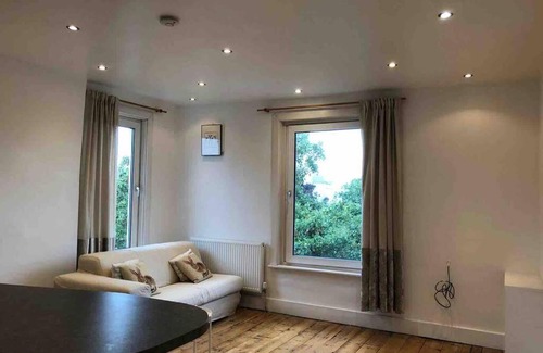 Askew Apartment | 1 Large Bedroom Flat , Shepherds Bush