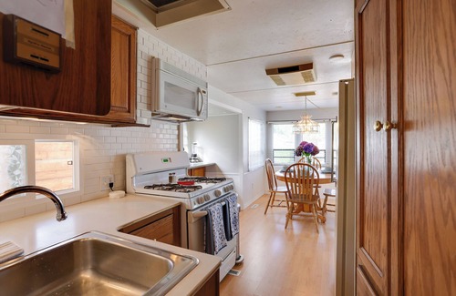 Birch Bay Cottage | 1 Mi to Birch Bay SP! Cozy Cabin w/Pool Access