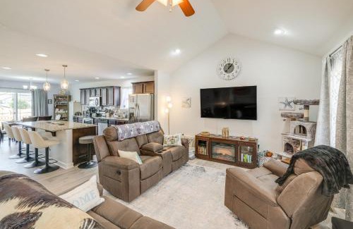 Issue House | 1 Mi to Colonial Beach Boardwalk Home with Fire Pit