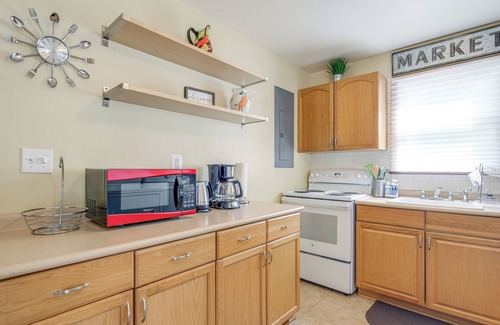 Colonial Beach Cottage | < 1 Mi to Colonial Beach: Coastal Gem w/2 Porches