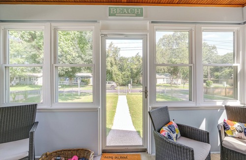 Colonial Beach Cottage | < 1 Mi to Colonial Beach: Coastal Gem w/2 Porches
