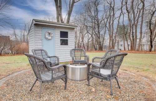 Wells House | 1 Mi to Drakes Island Beach Cottage with Deck!