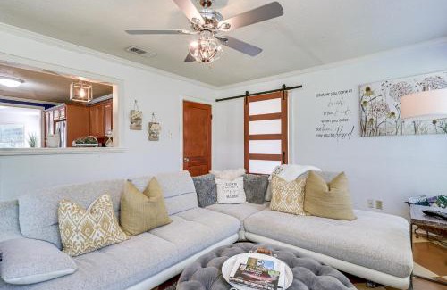 Brenham House | 1 Mi to Dtwn Family-Friendly Brenham Bungalow!