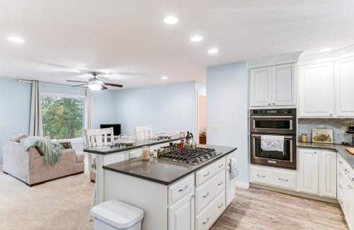 Newburgh House | 1 Mi to Dtwn Newburgh Quiet Home with Yard!