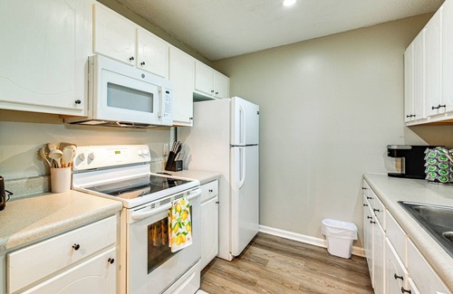 Greenville House | 1 Mi to ECU Hospital: Greenville Home w/Yard!