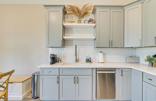 Galveston House | 1 Mi to Galveston Beach, Seawall: New Tiny Home!