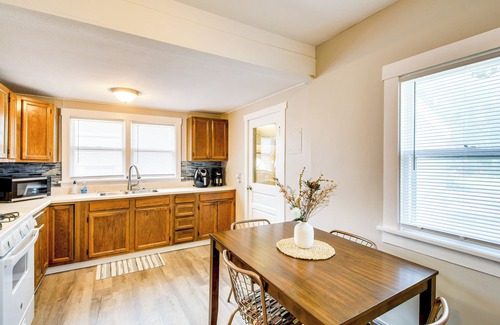 Manhattan Cottage | 1 Mi to K-state Campus: Central Manhattan Home