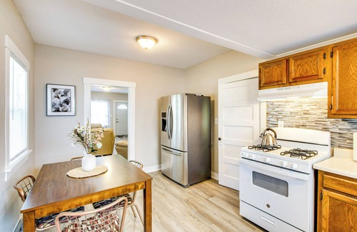 Manhattan Cottage | 1 Mi to K-state Campus: Central Manhattan Home