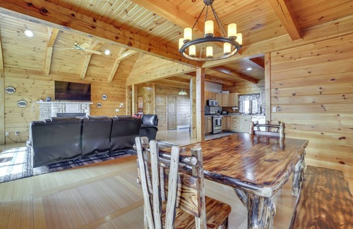 Lake Ariel Cabin | 1 Mi to Lake Henry: Peaceful Poconos Cabin!