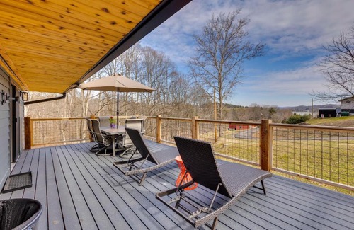 Dellroy House | 1 Mi to Marina Cabin with Views Near Atwood Lake!
