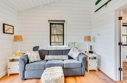 Dellroy House | 1 Mi to Marina Cabin with Views Near Atwood Lake!