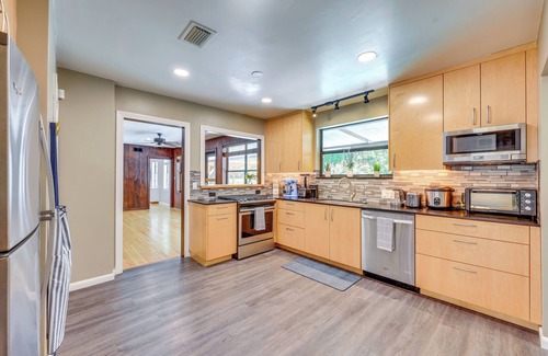 Gainesville House | 1 Mi to UF Campus: Group Retreat w/Outdoor Oasis
