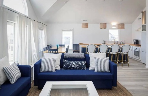 Currituck County House | 1 min private beach walk. Stylishly renovated with beach views! Hot tub & pool!