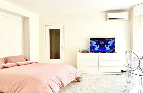 French Riviera Apartment | 1 min to sea, Parking, 7 min train station, 15 min Monaco