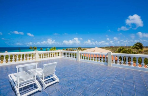 Malmok Apartment | 1 MIN WALK 2 Arashi Beach Suite w/RoofDeck & Pool