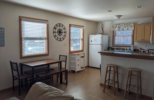Buxton Apartment | 1 min walk to the Beach! In heart of Buxton- sleeps 6, pets welcome, W/D