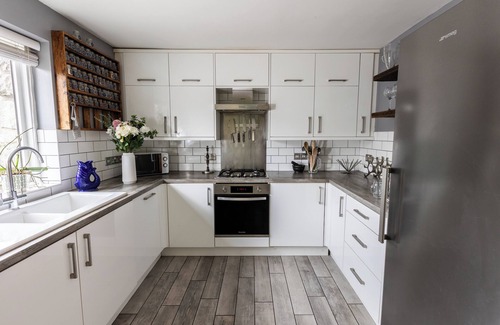 Charlestown House | 1 minute walk to beaches, pubs & restaurants, on historic Harbour of Charlestown