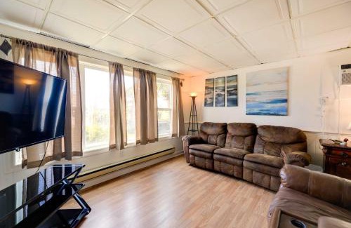 Emerald Isle Apartment | 1 Ocean Fun Emerald Isle Apt, Steps to Beaches!