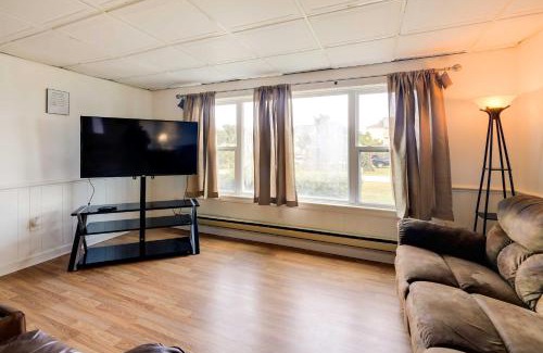 Emerald Isle Apartment | 1 Ocean Fun Emerald Isle Apt, Steps to Beaches!
